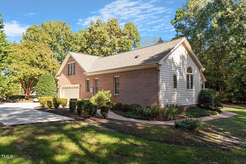 108 Chariot Ct, Cary, NC 27519