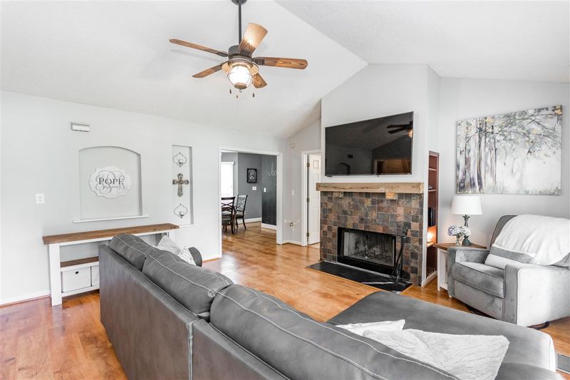 108 Chatham Ct, Clayton, NC 27527