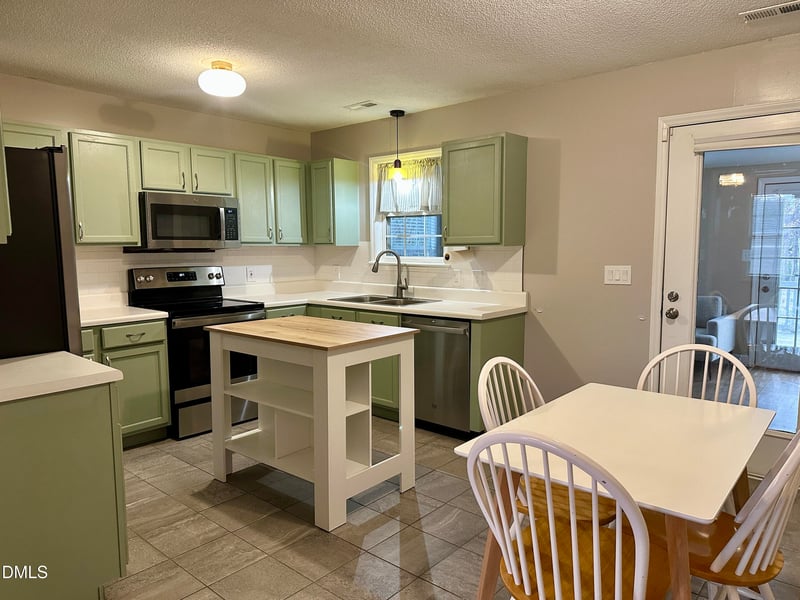 108 Danbury Ct, Willow Springs, NC 27592