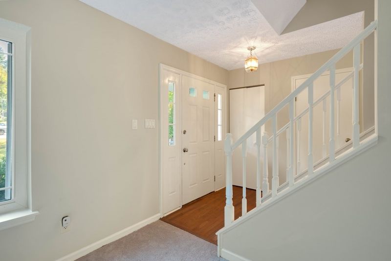 108 Delchester Ct, Cary, NC 27513