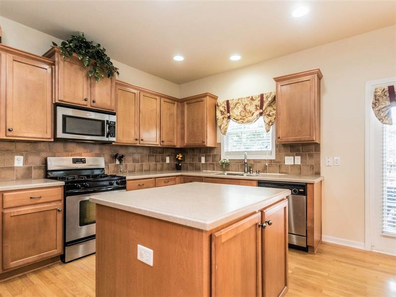 108 Dinsorette Ln, Apex, NC 27539