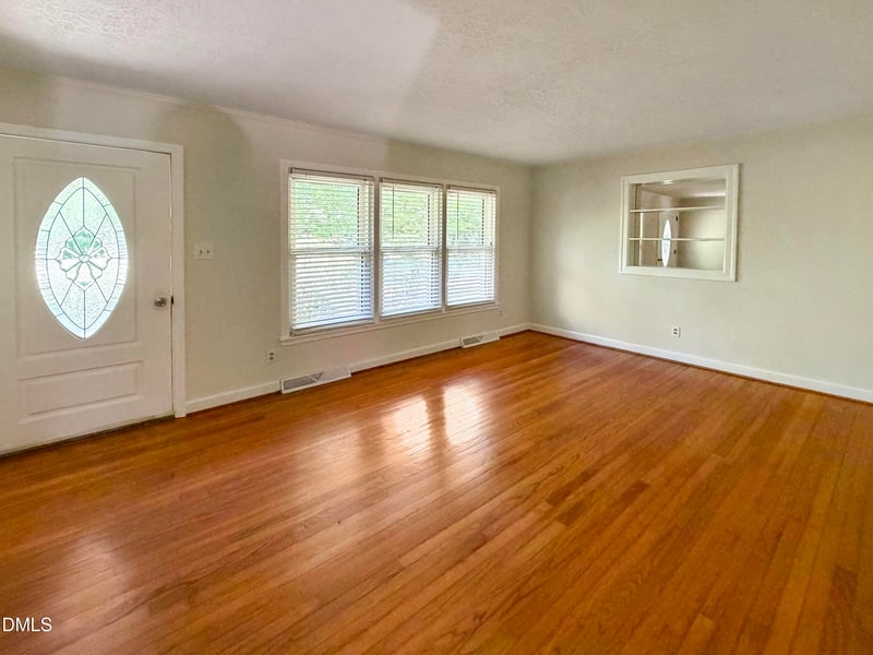 108 Dogwood Dr, Mebane, NC 27302
