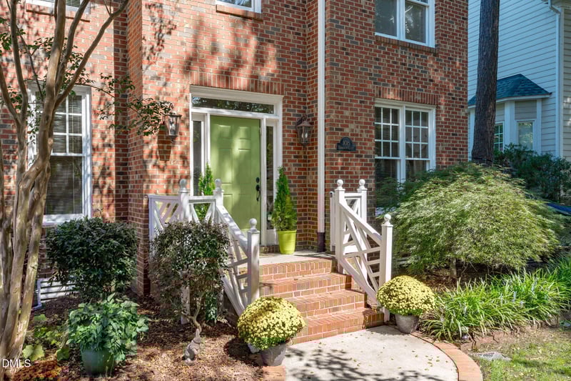108 Ferncroft Ct, Cary, NC 27519
