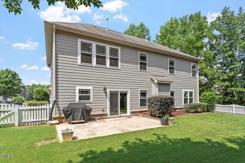 108 Holly Glen Ct, Holly Springs, NC 27540