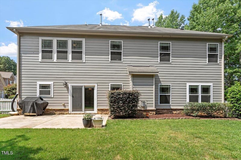 108 Holly Glen Ct, Holly Springs, NC 27540