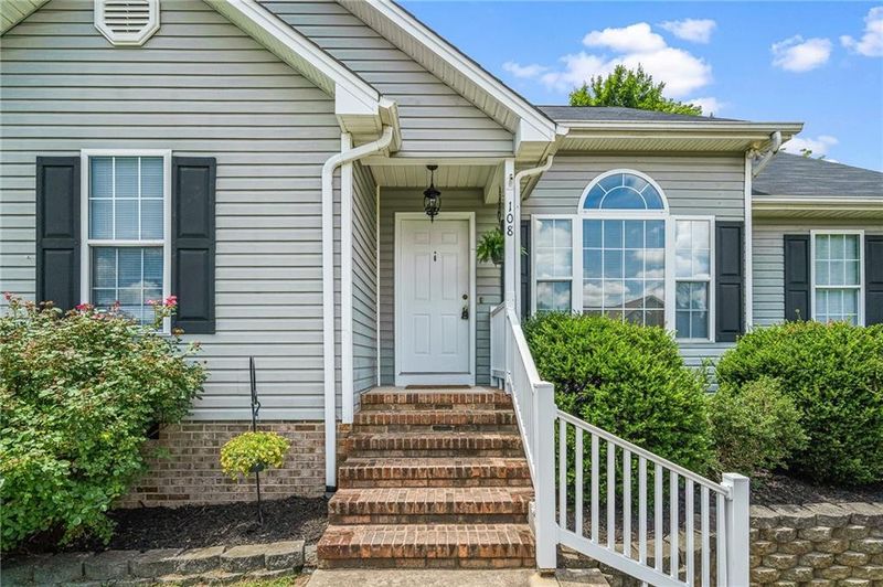 108 Hoskins Cir, Burlington, NC 27215