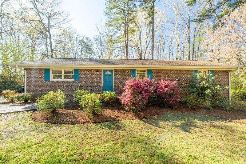 108 Landsbury Dr, Durham, NC 27707