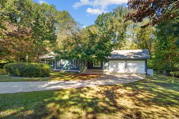 108 Oaklake Ct, Fuquay Varina, NC 27526