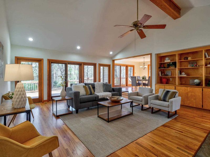 108 Oakstone Dr, Chapel Hill, NC 27514