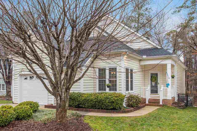 108 Park Oaks Ct, Cary, NC 27519