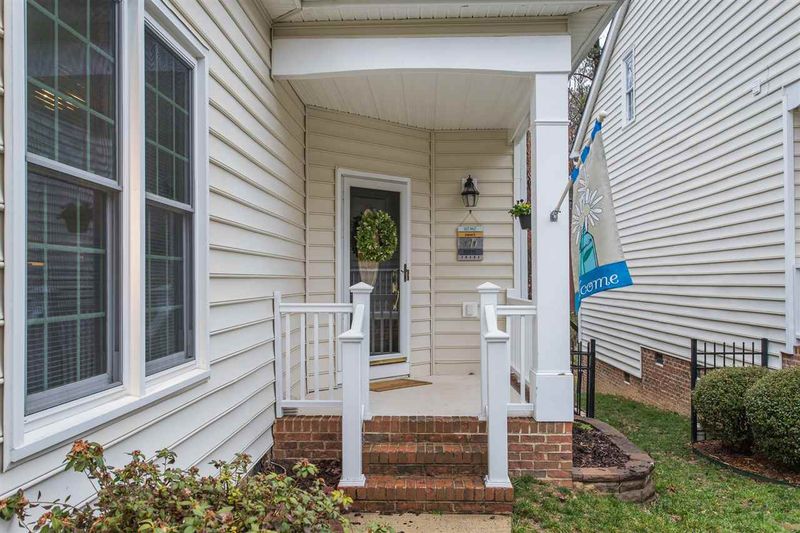108 Park Oaks Ct, Cary, NC 27519