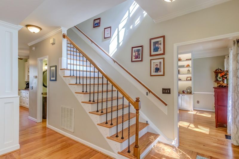 108 Parkcrest Dr, Cary, NC 27519