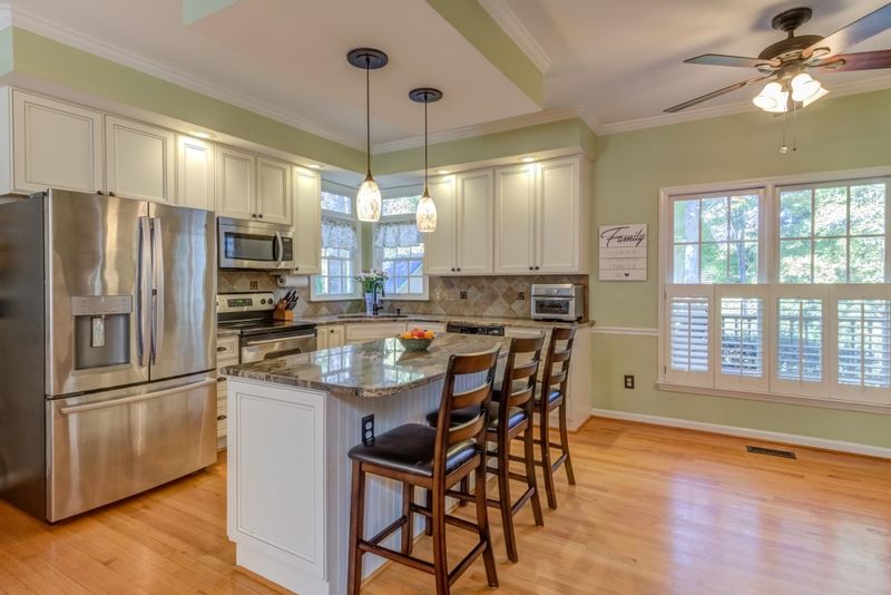 108 Parkcrest Dr, Cary, NC 27519