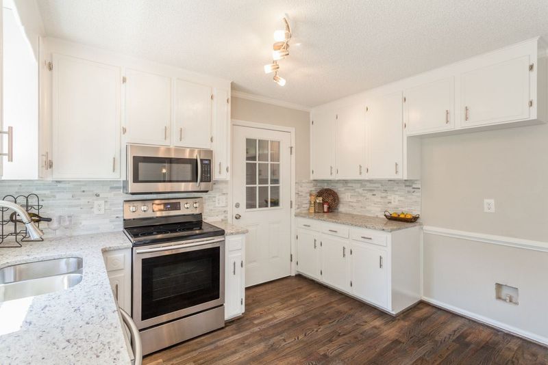 108 Pebble Dr, Clayton, NC 27520