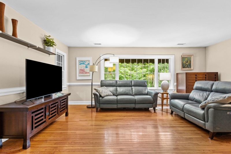 108 Rhododendron Ct, Chapel Hill, NC 27517