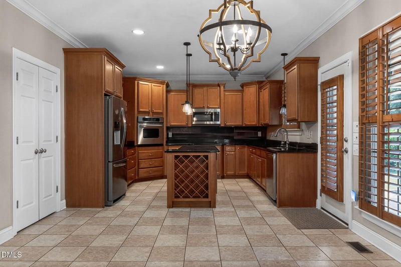 108 Shadow Oak Ln, Fayetteville, NC 28303