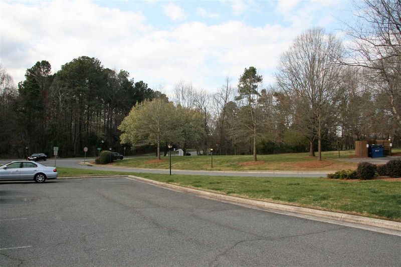 108 Sir Richard Ln, Chapel Hill, NC 27517