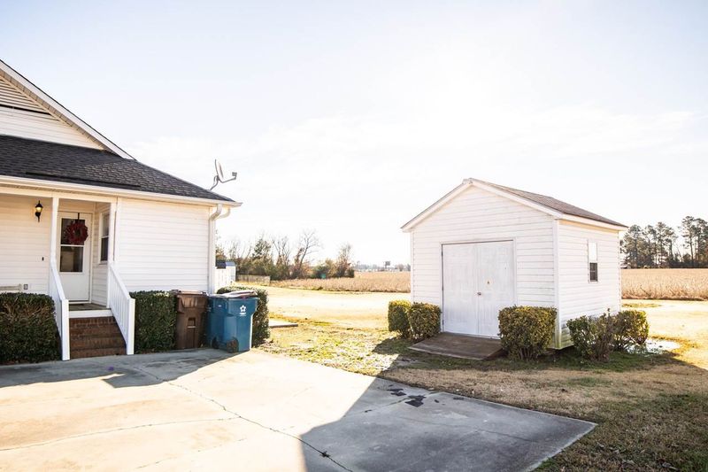 108 Steeple Chase Dr, Dunn, NC 28334