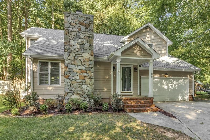 108 Stoneham Rd, Mebane, NC 27302