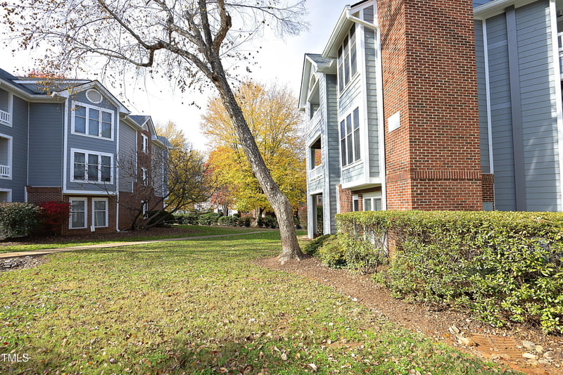 1081 Wirewood Dr #302, Raleigh, NC 27605