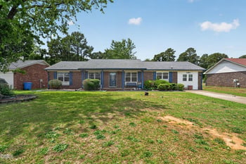 1082 Quail Meadow Dr, Fayetteville, NC 28314