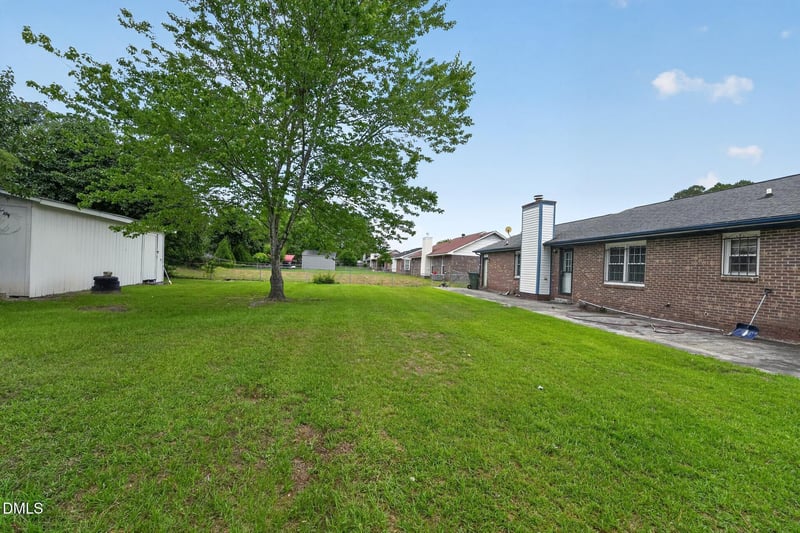 1082 Quail Meadow Dr, Fayetteville, NC 28314