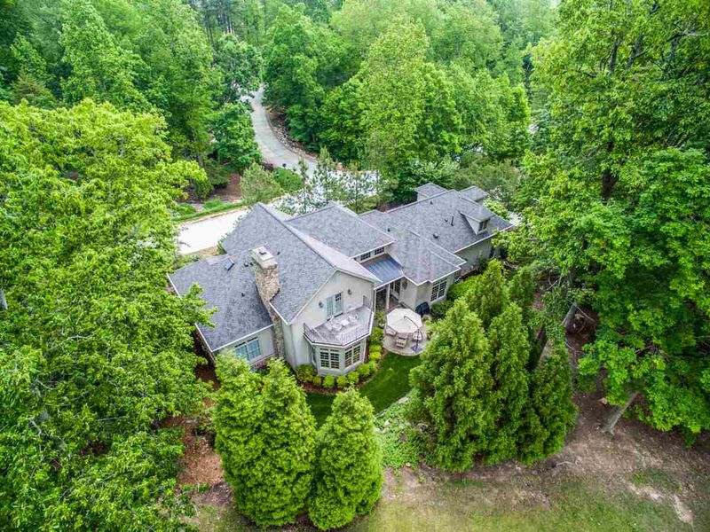 10821 Governors Dr, Chapel Hill, NC 27517