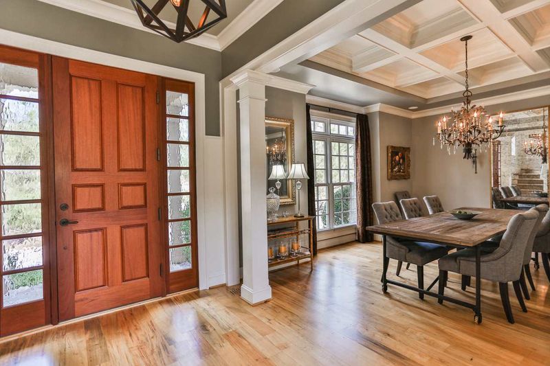 10821 Governors Dr, Chapel Hill, NC 27517