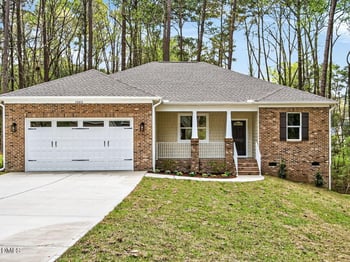 1083 Woodridge Trl, Sanford, NC 27332