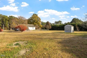 1084 Mclemore Rd, Clayton, NC 27520