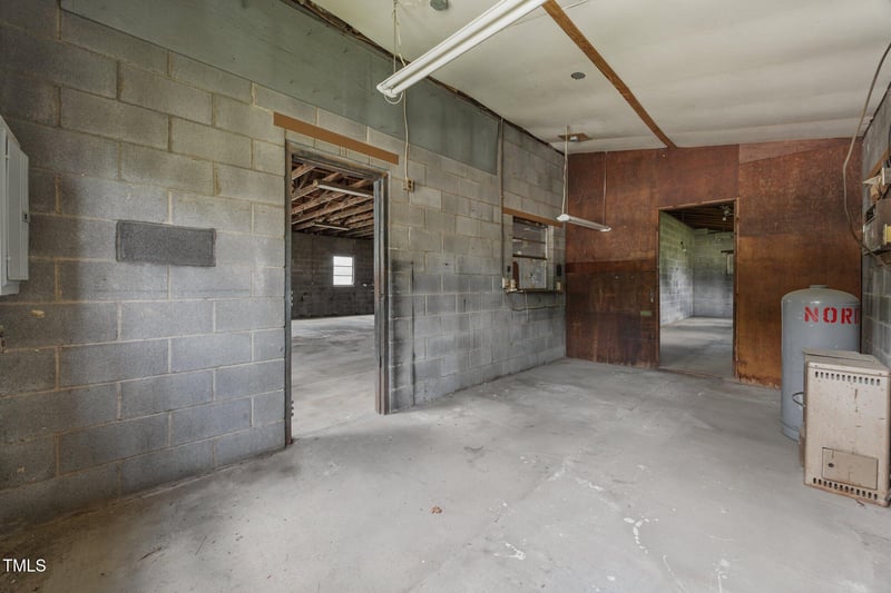 1085 Old Us 421, Lillington, NC 27546