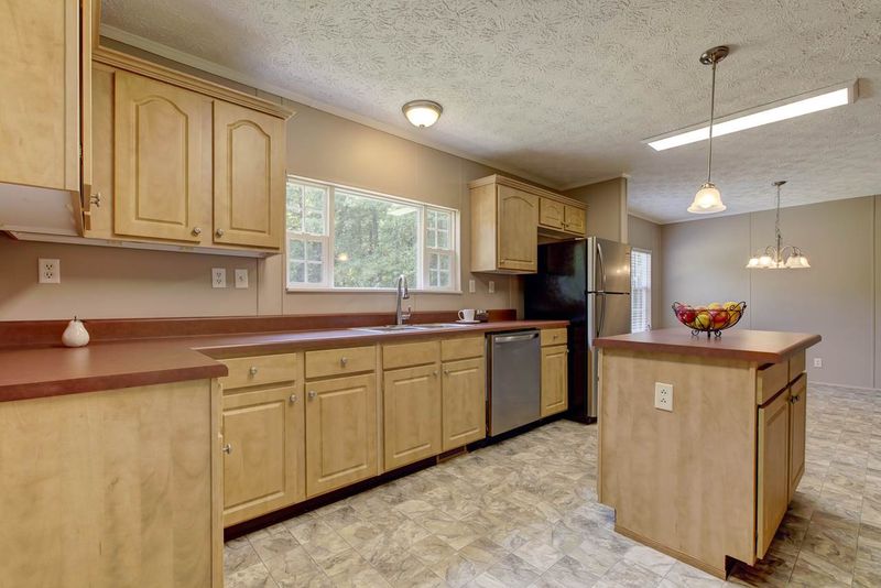 1085 Rock Pillar Rd, Clayton, NC 27520