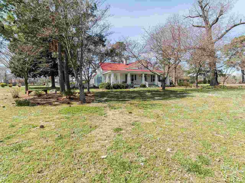 1089 Atkins Rd, Fuquay Varina, NC 27526