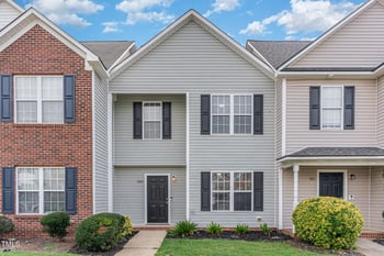 109 Blackthorne Ct, Clayton, NC 27520