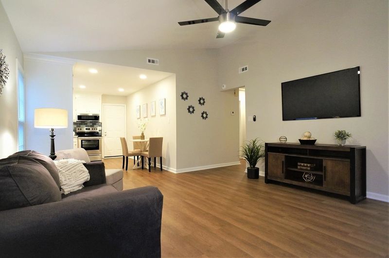 109 Bonnell Ct, Cary, NC 27511