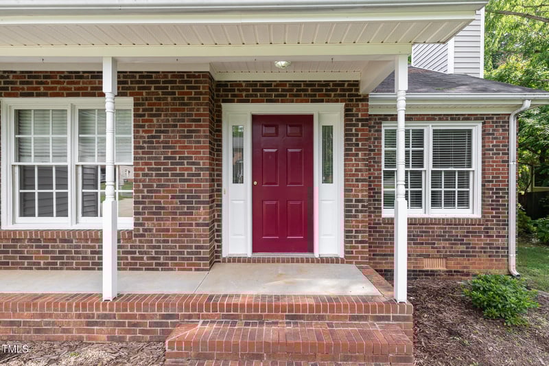 109 Briarwood Dr, Mebane, NC 27302