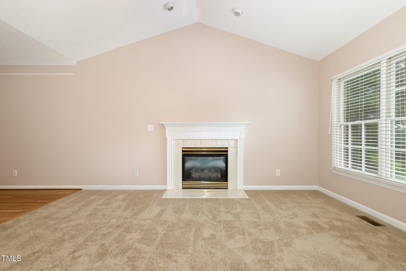 109 Briarwood Dr, Mebane, NC 27302