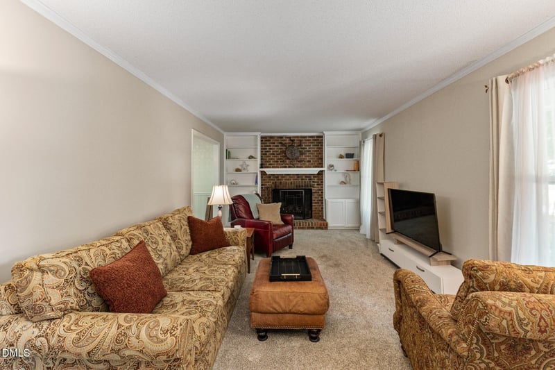109 Burkwood Ln, Raleigh, NC 27609