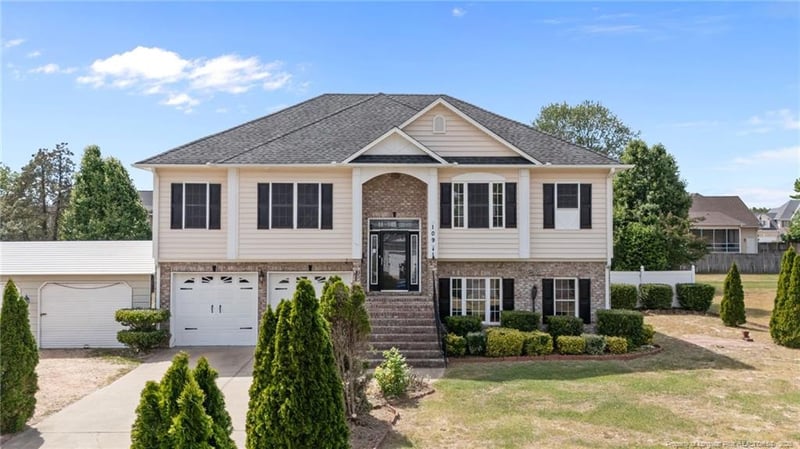 109 Canyon Ct, Sanford, NC 27332
