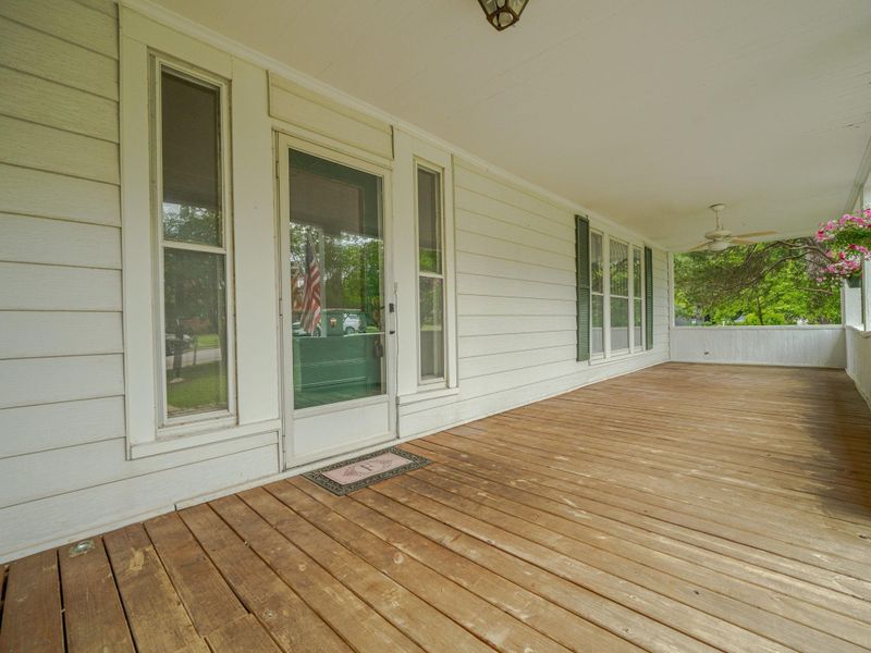 109 E Center St, Holly Springs, NC 27540