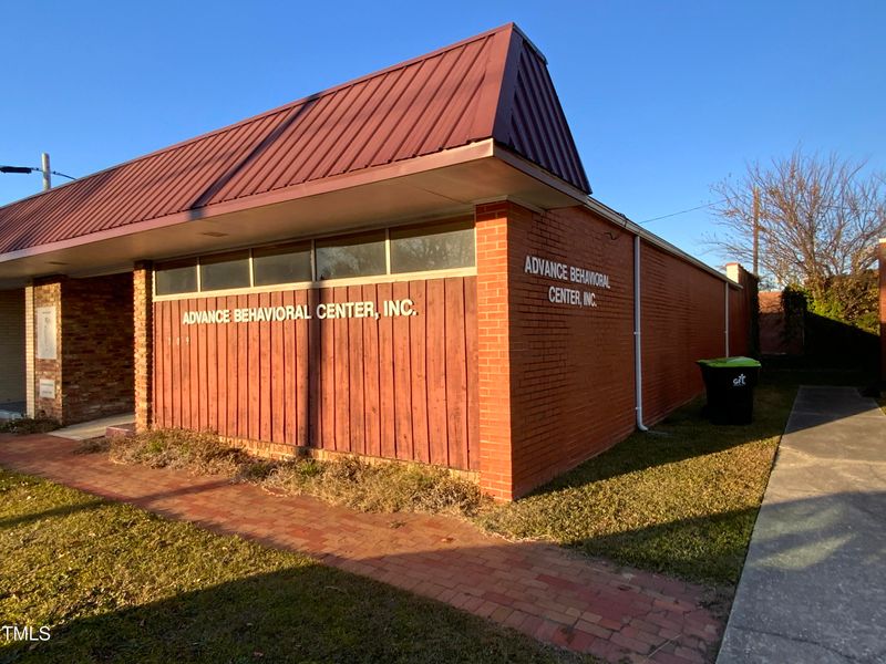 109 E Divine St, Dunn, NC 28334