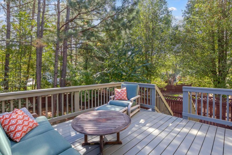 109 Edgepine Dr, Holly Springs, NC 27540