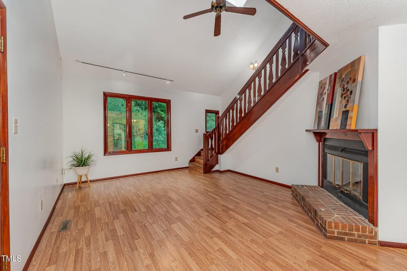 109 Essex Dr, Chapel Hill, NC 27514
