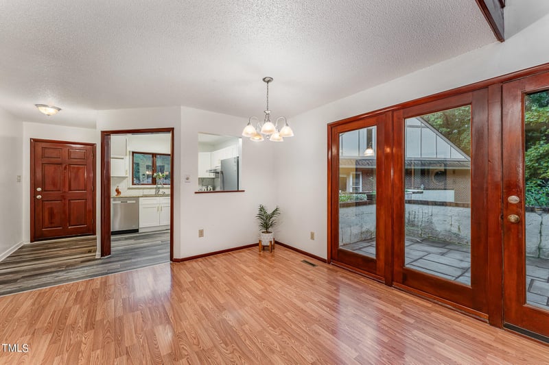 109 Essex Dr, Chapel Hill, NC 27514