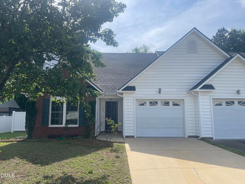 109 Fairwoods Ct, Dunn, NC 28334