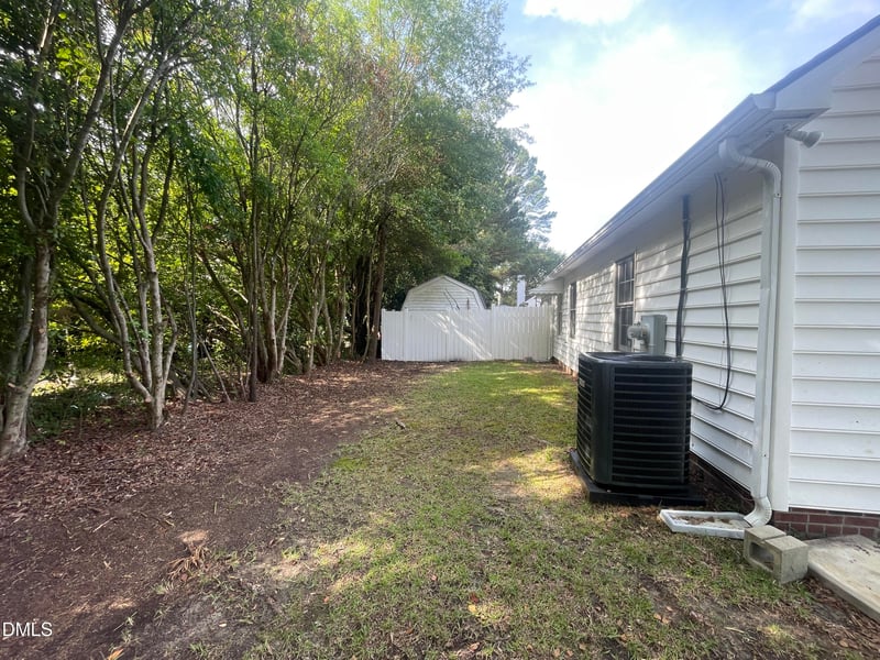 109 Fairwoods Ct, Dunn, NC 28334