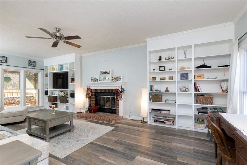 109 Fallsworth Dr, Cary, NC 27513