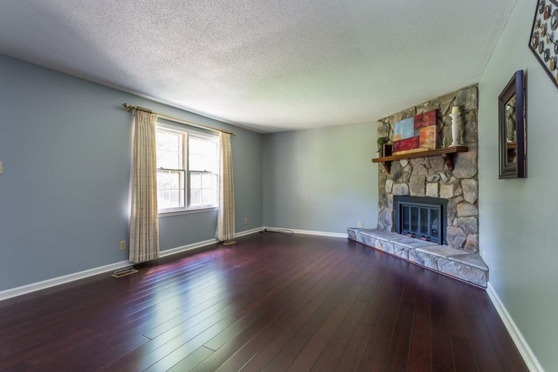 109 Honeysuckle Ln, Durham, NC 27703