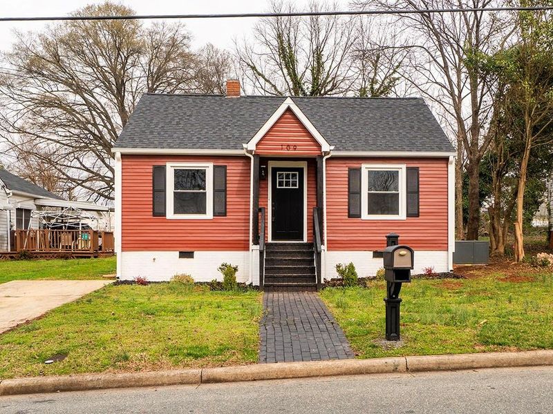 109 W Kitchin St, Burlington, NC 27215