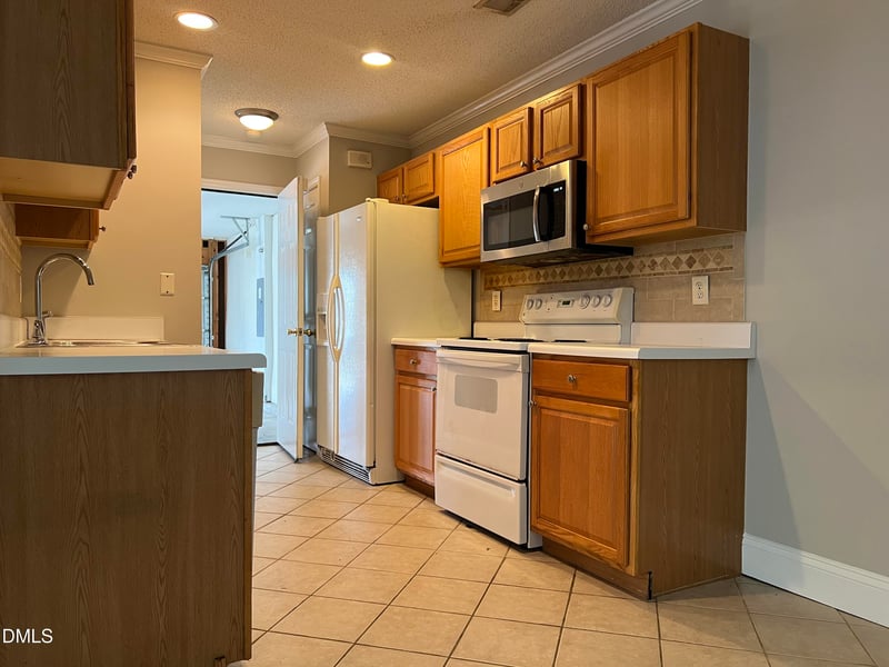 109 Lacombe Ct, Holly Springs, NC 27540